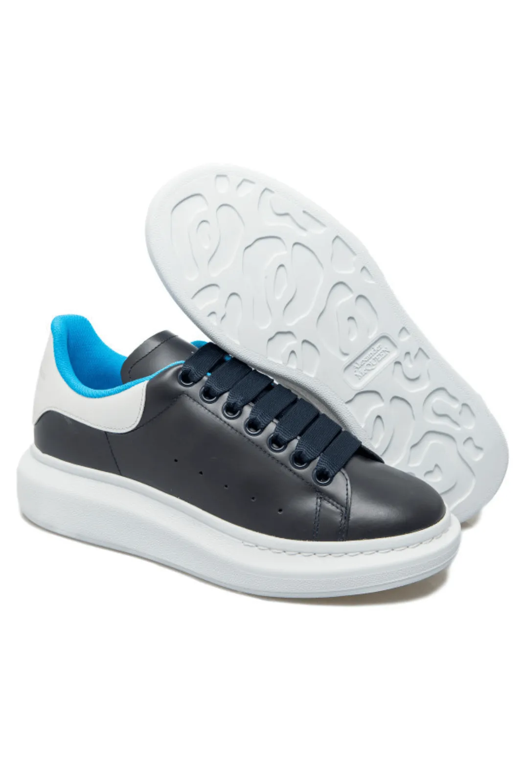 Alexander McQueen Oversized Sneaker in navy blue, light blue and white