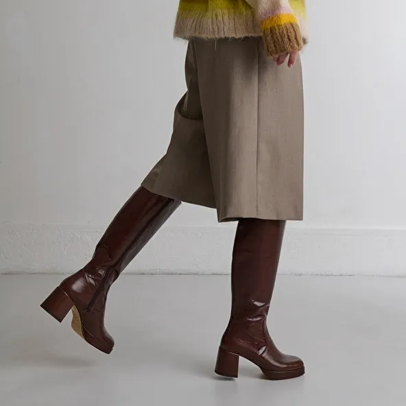 Heeled platform boots in brown distressed leather