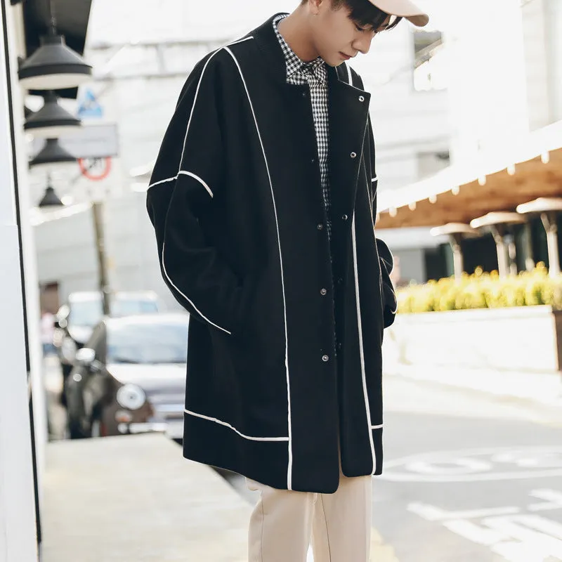 Loose shoulder trench coat.